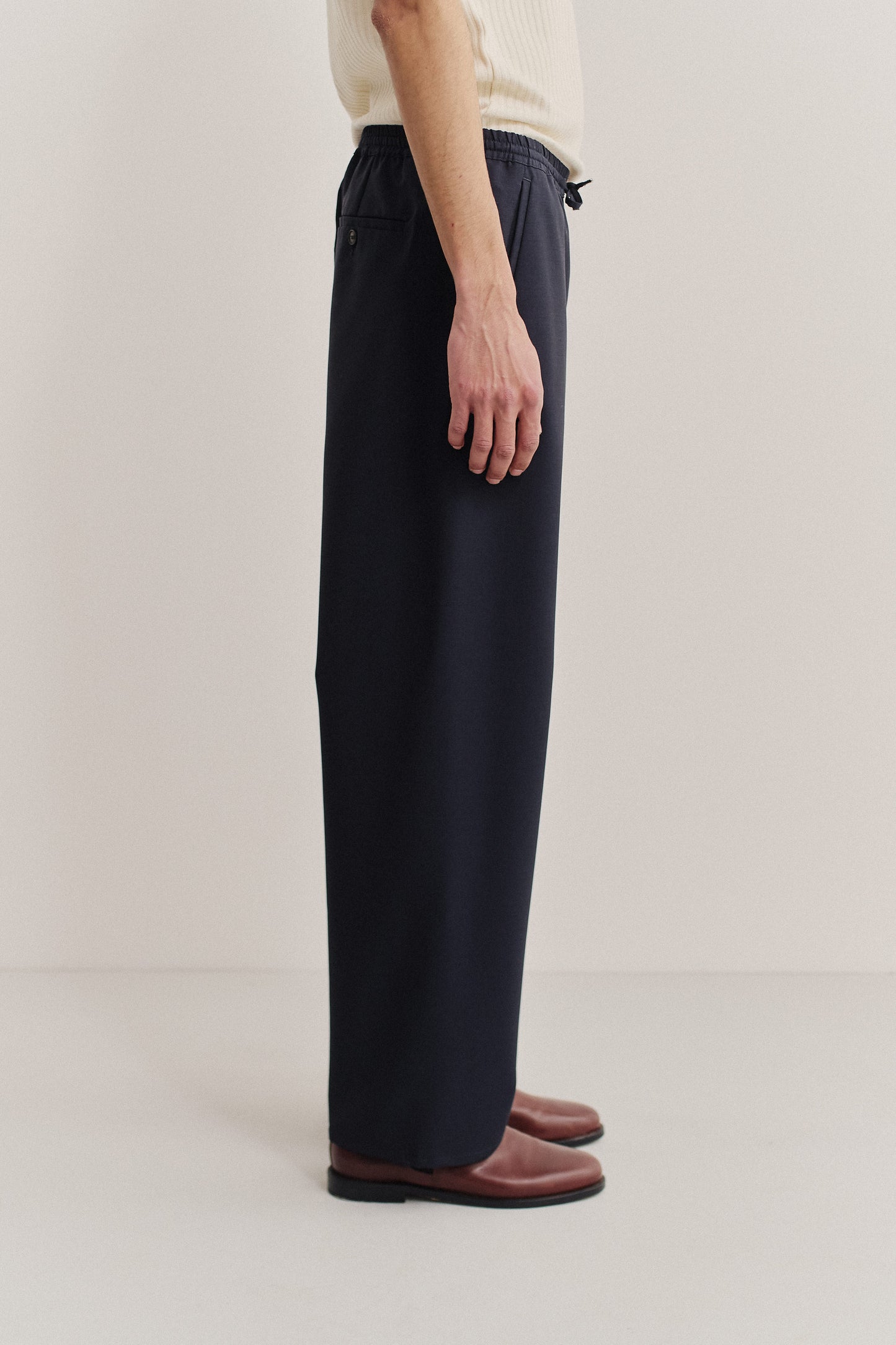Unisex long-pants, 100% virgin wool, dark navy, wide straight fit, elasticated waistband.