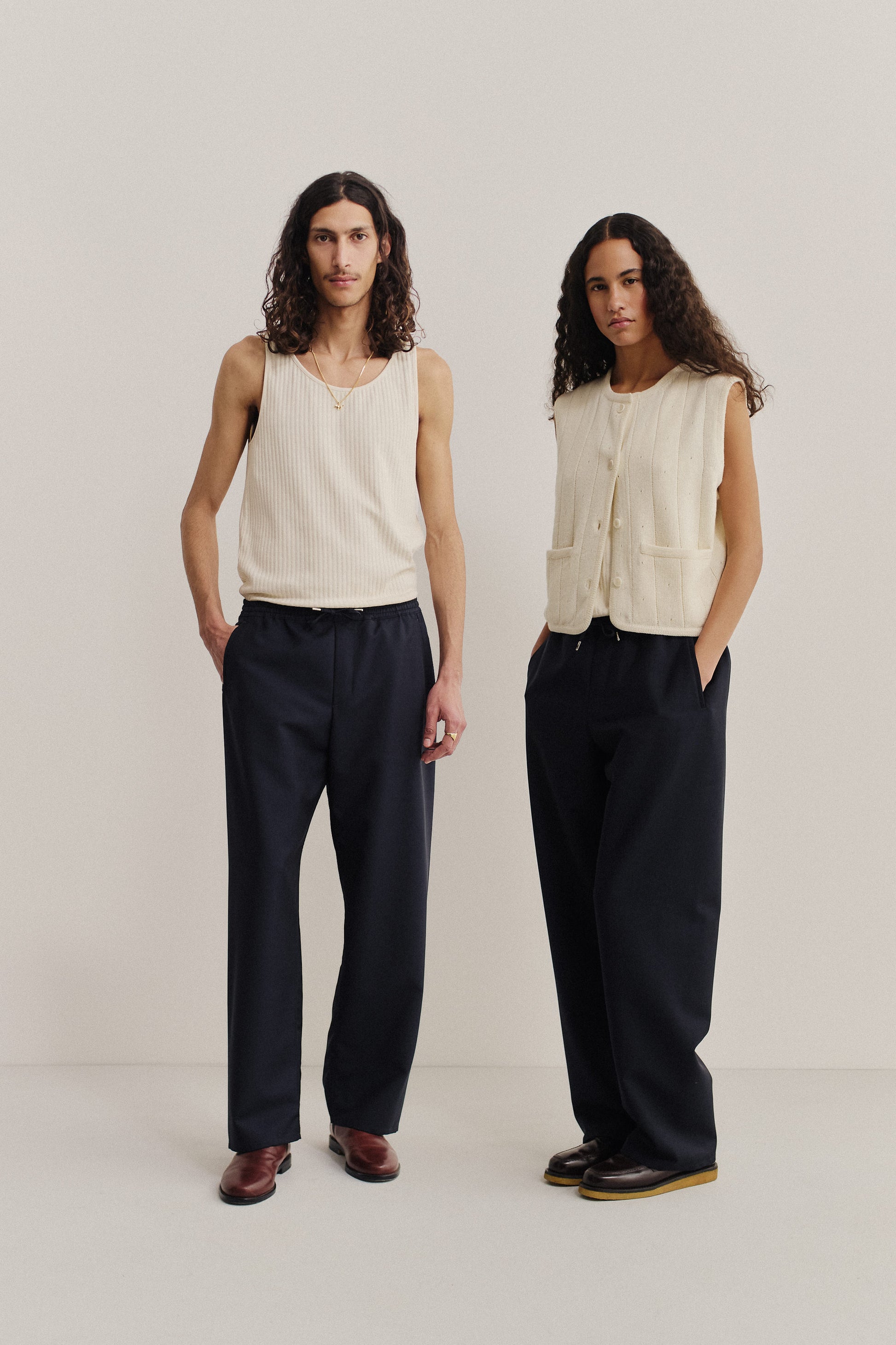 Unisex long-pants, 100% virgin wool, dark navy, wide straight fit, elasticated waistband, welt pockets.