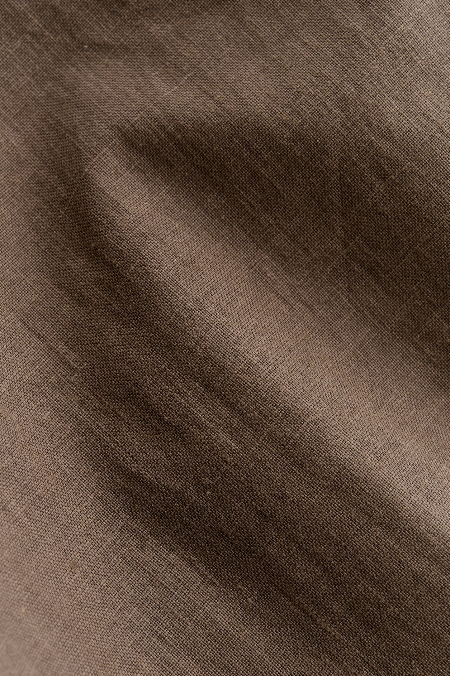Men's long-pants, 100% linen, subtly crushed, natural brown.