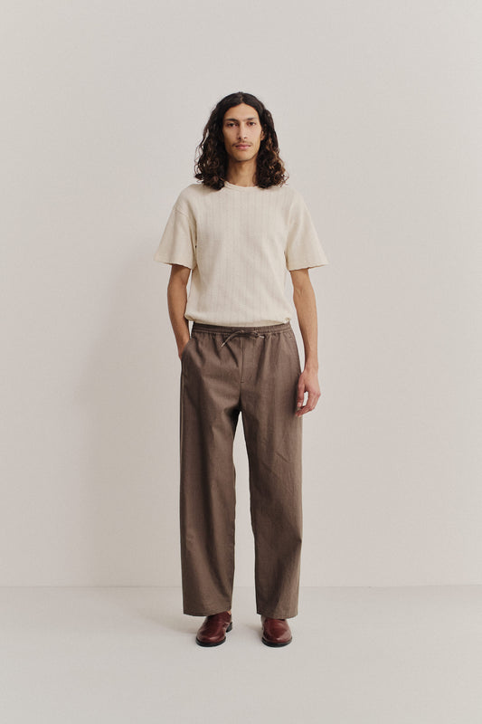 Men's long-pants, 100% linen, natural brown, wide straight fit, elasticated waist, welt pockets.