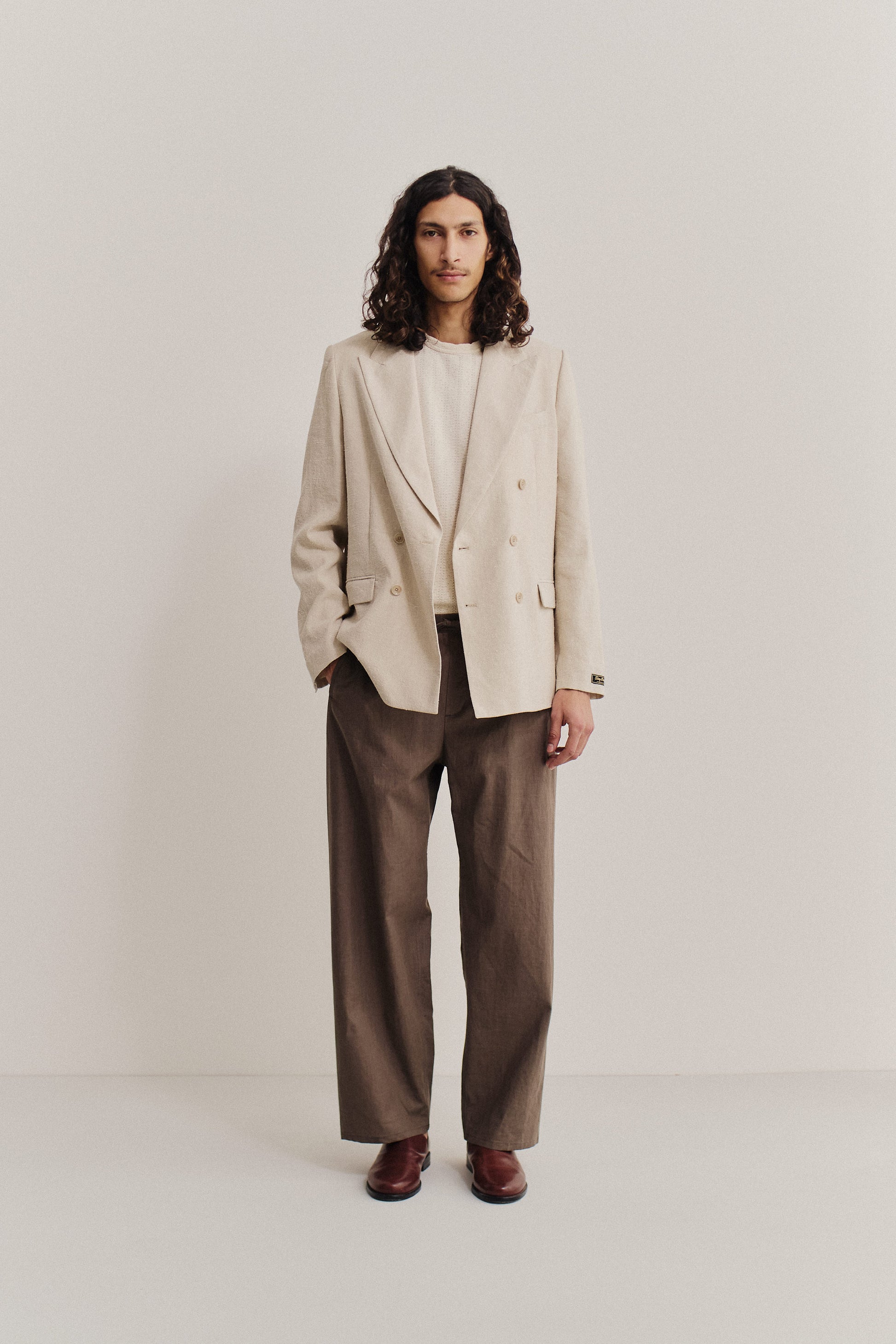 Men's long-pants, 100% linen, natural brown, wide straight fit, elasticated waistband, welt pockets.