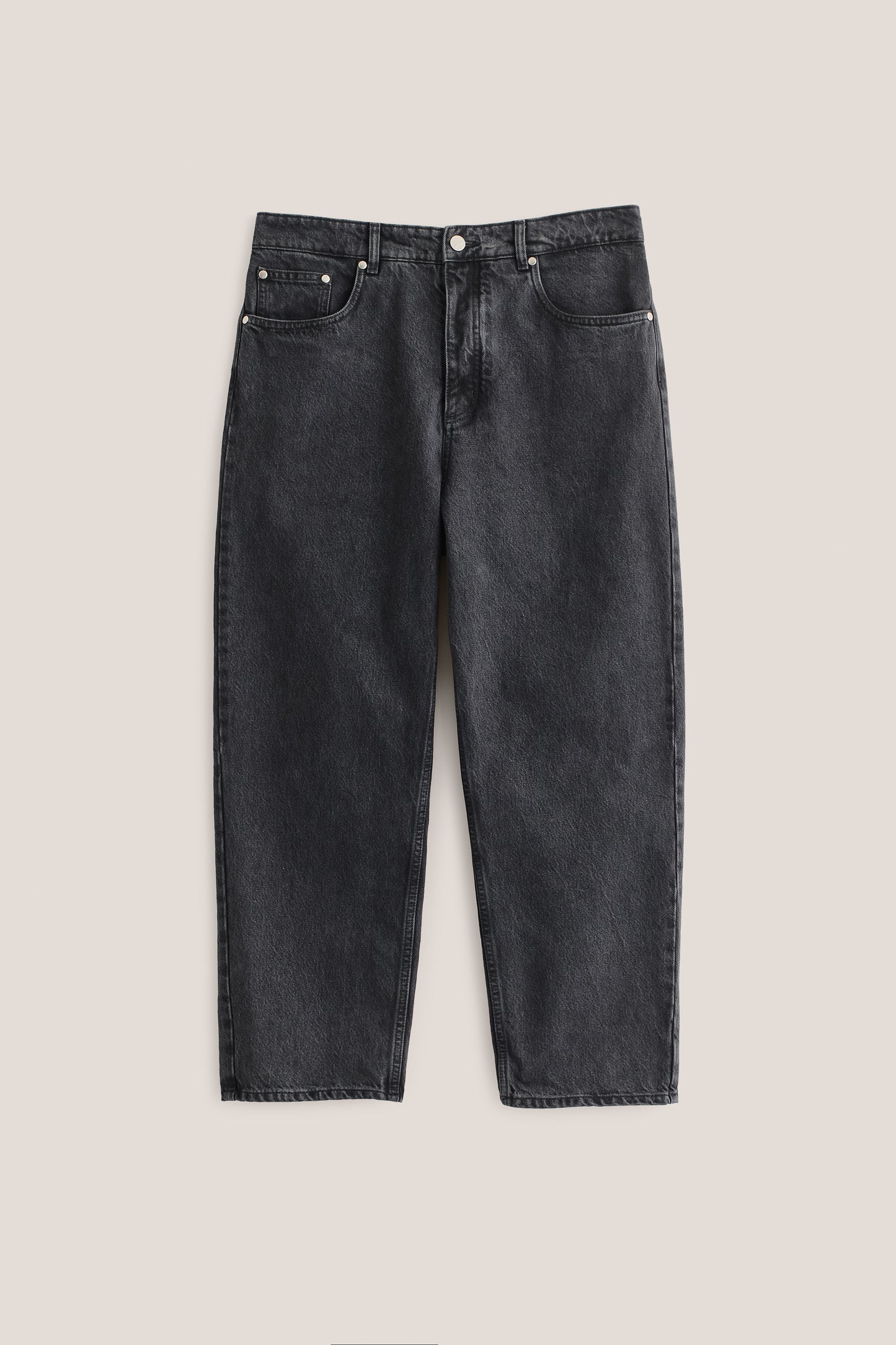 Men's long-pants, organic cotton, stone washed, dark grey Terek Jeans with loose fit and tapered leg.