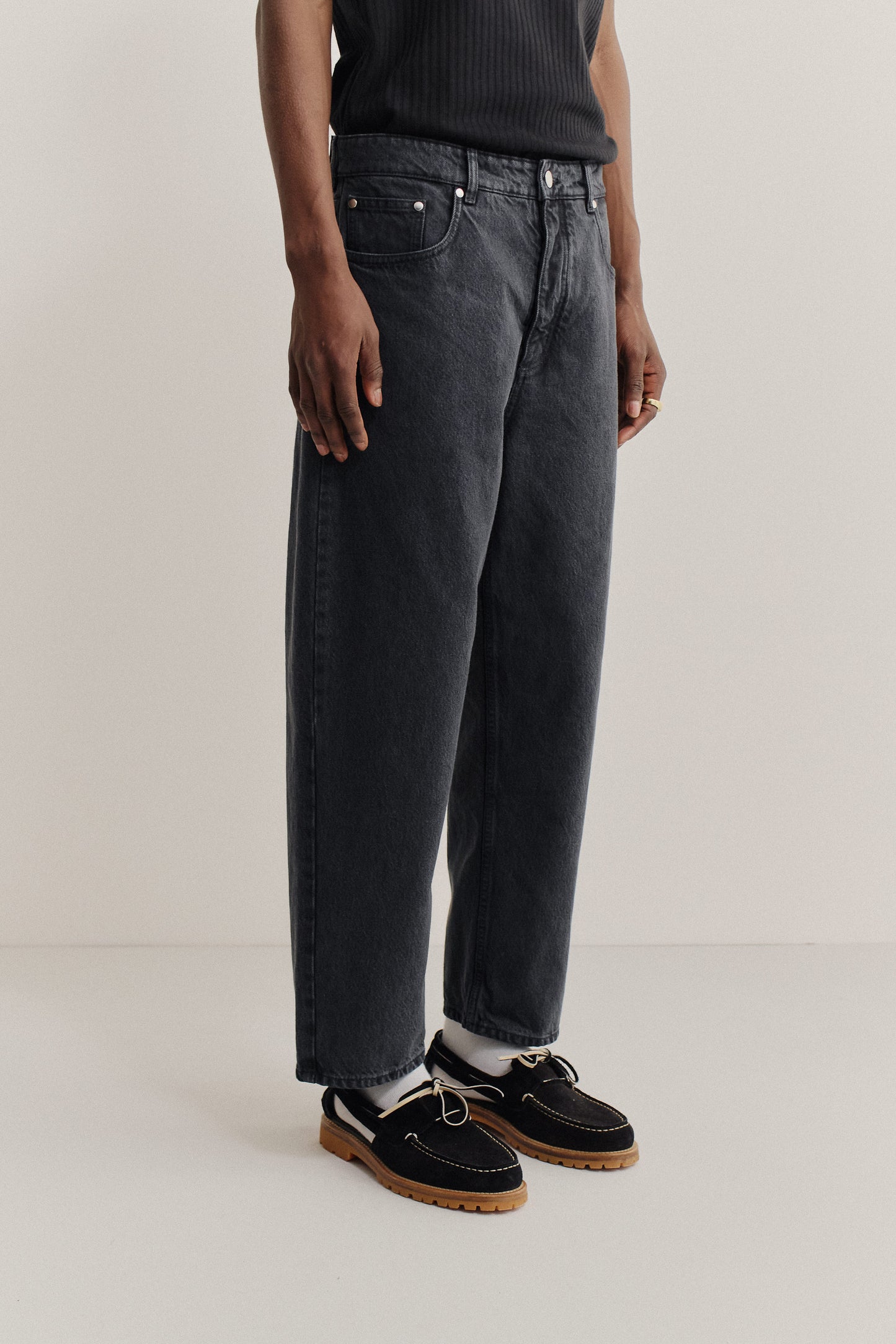 Men's long-pants, organic cotton, stone washed, dark grey Terek Jeans with a loose fit and tapered leg.