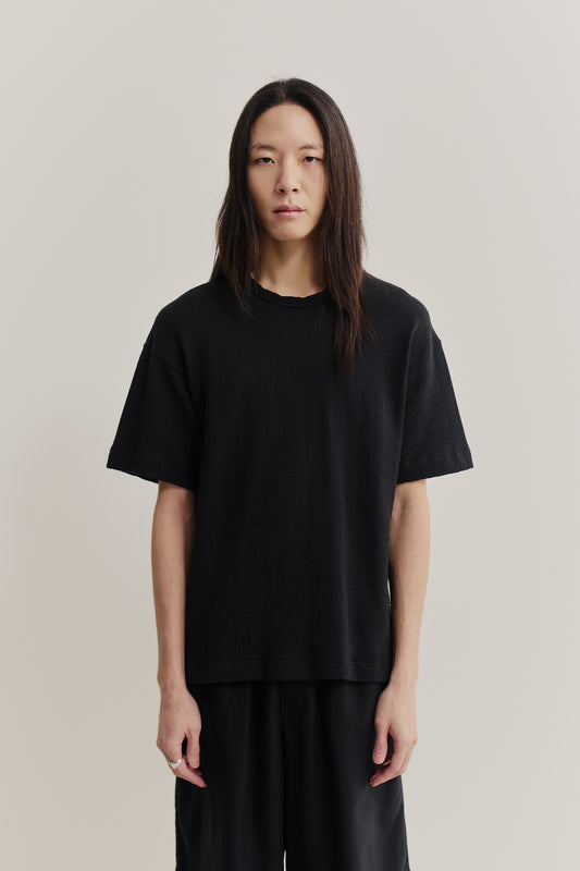 Men's short-sleeved jersey t-shirt, organic cotton-linen blend, black, with a boxy fit and dropped shoulders.