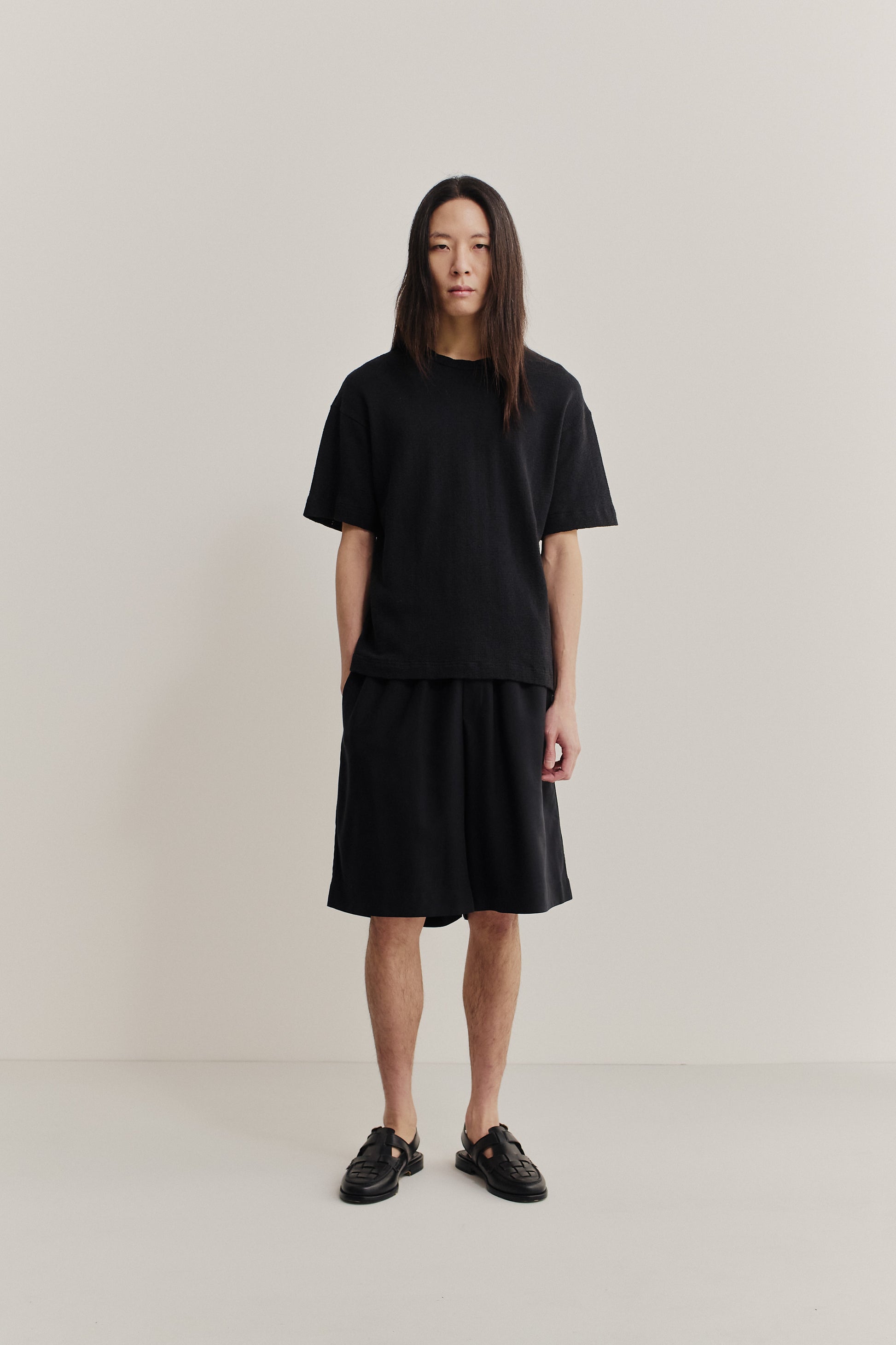 Men's jersey short-sleeved shirt, organic cotton mix, black, with dropped shoulders and boxy fit.