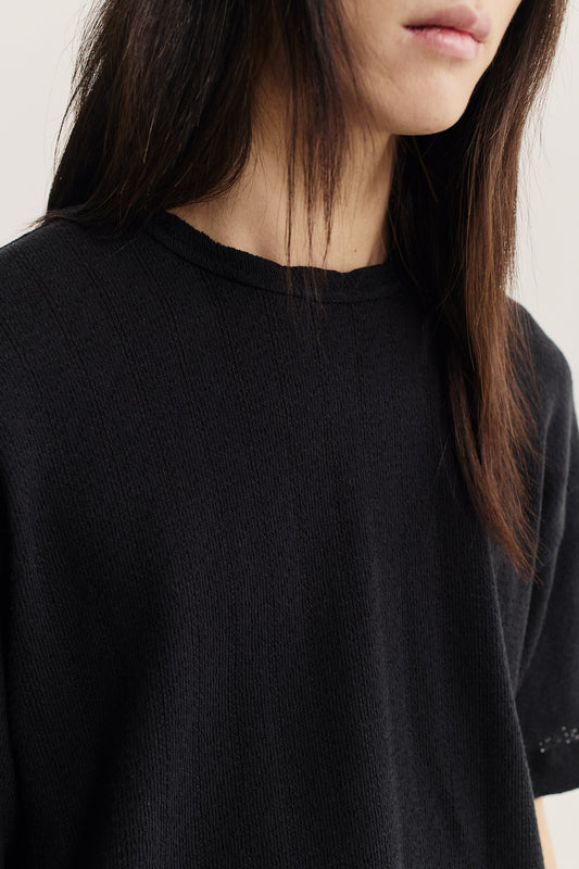 Women's short-sleeved jersey t-shirt, black open-knit organic cotton-linen blend, boxy fit, dropped shoulders.