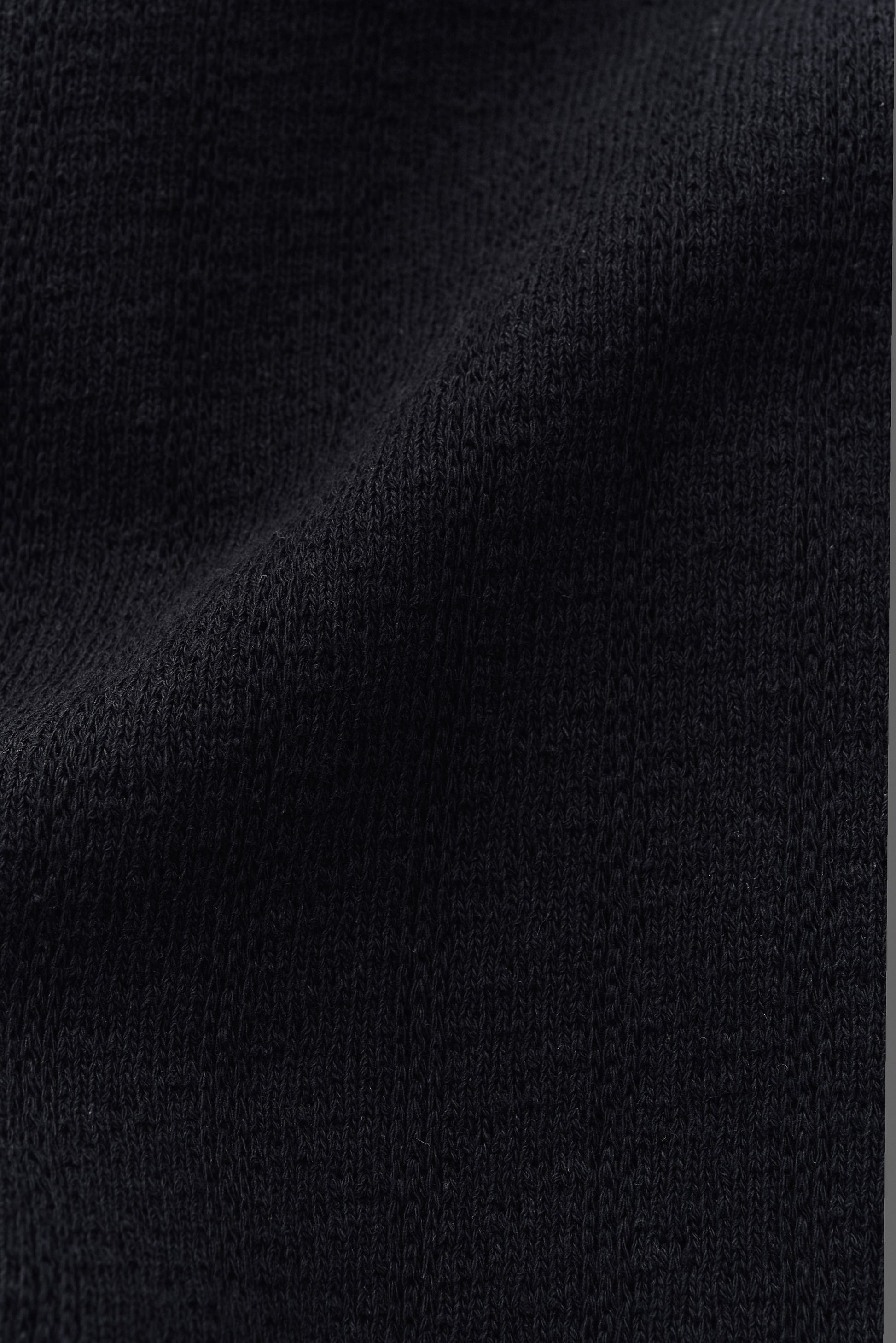 Men's jersey short-sleeved shirt, black open-knit organic cotton, recycled cotton, and linen blend.