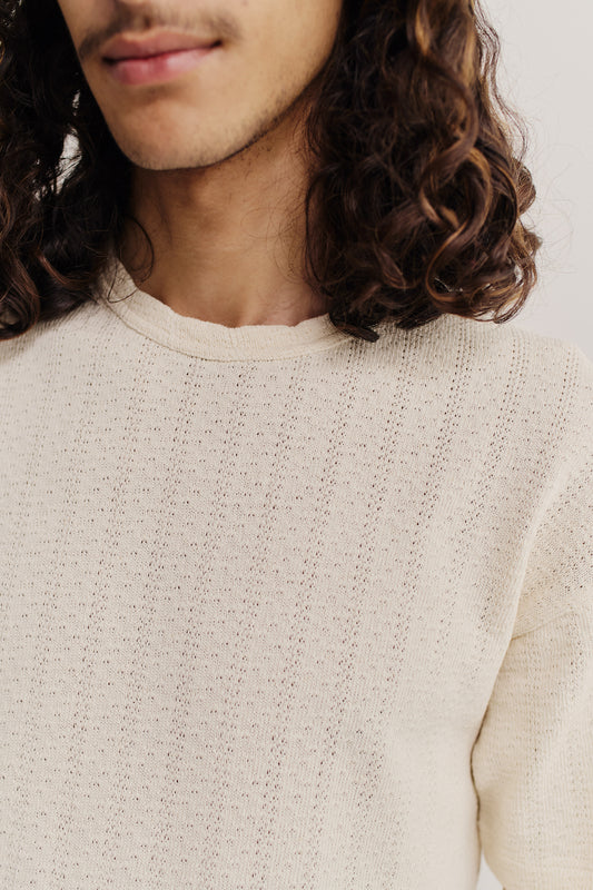 Men's jersey short-sleeved shirt, open-knit cotton-linen blend, off-white, with a crew neck and dropped shoulders.