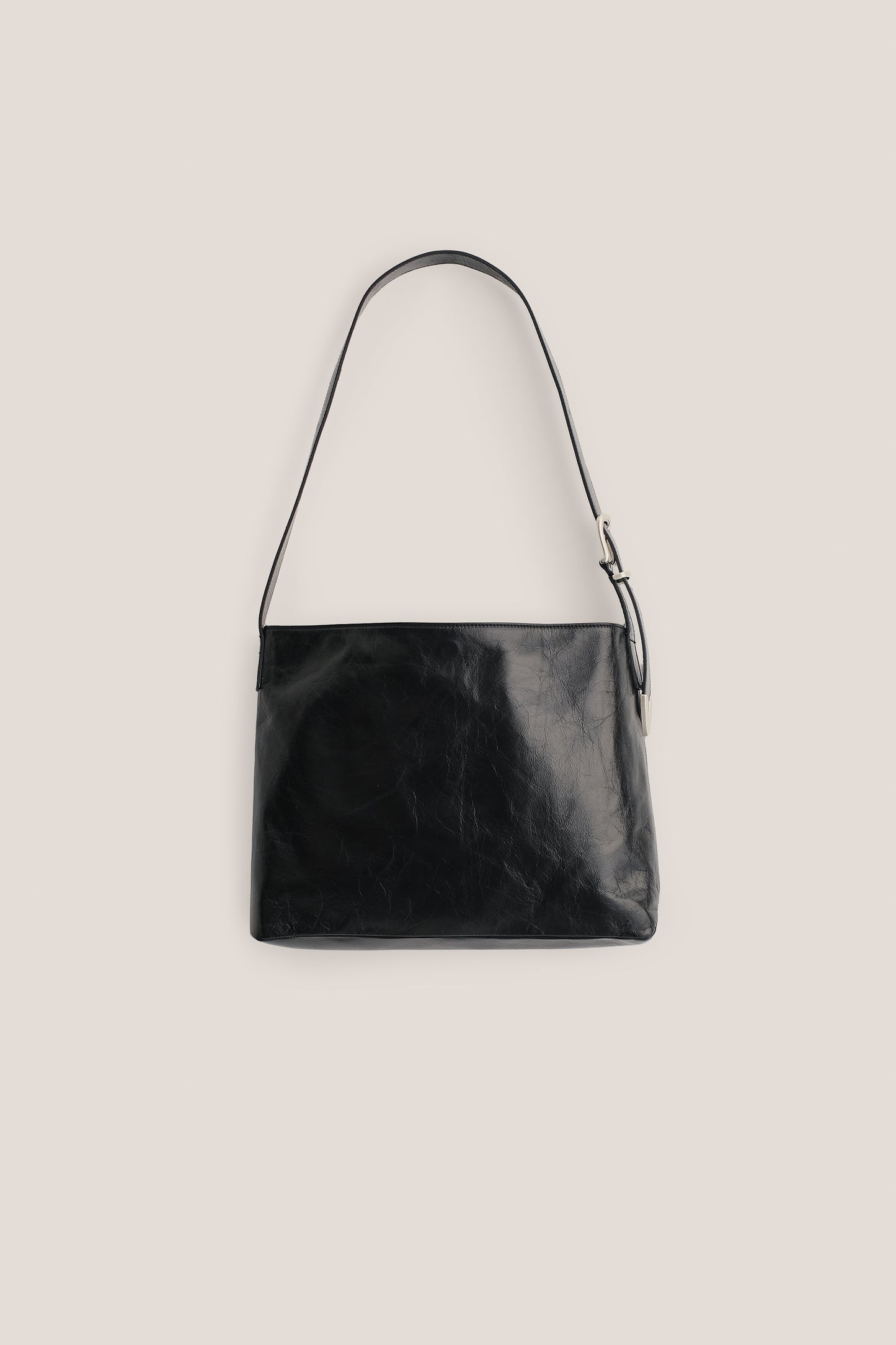 Women's accessories shoulder bag, black LWG-Certified calf leather with a naturally creased surface.