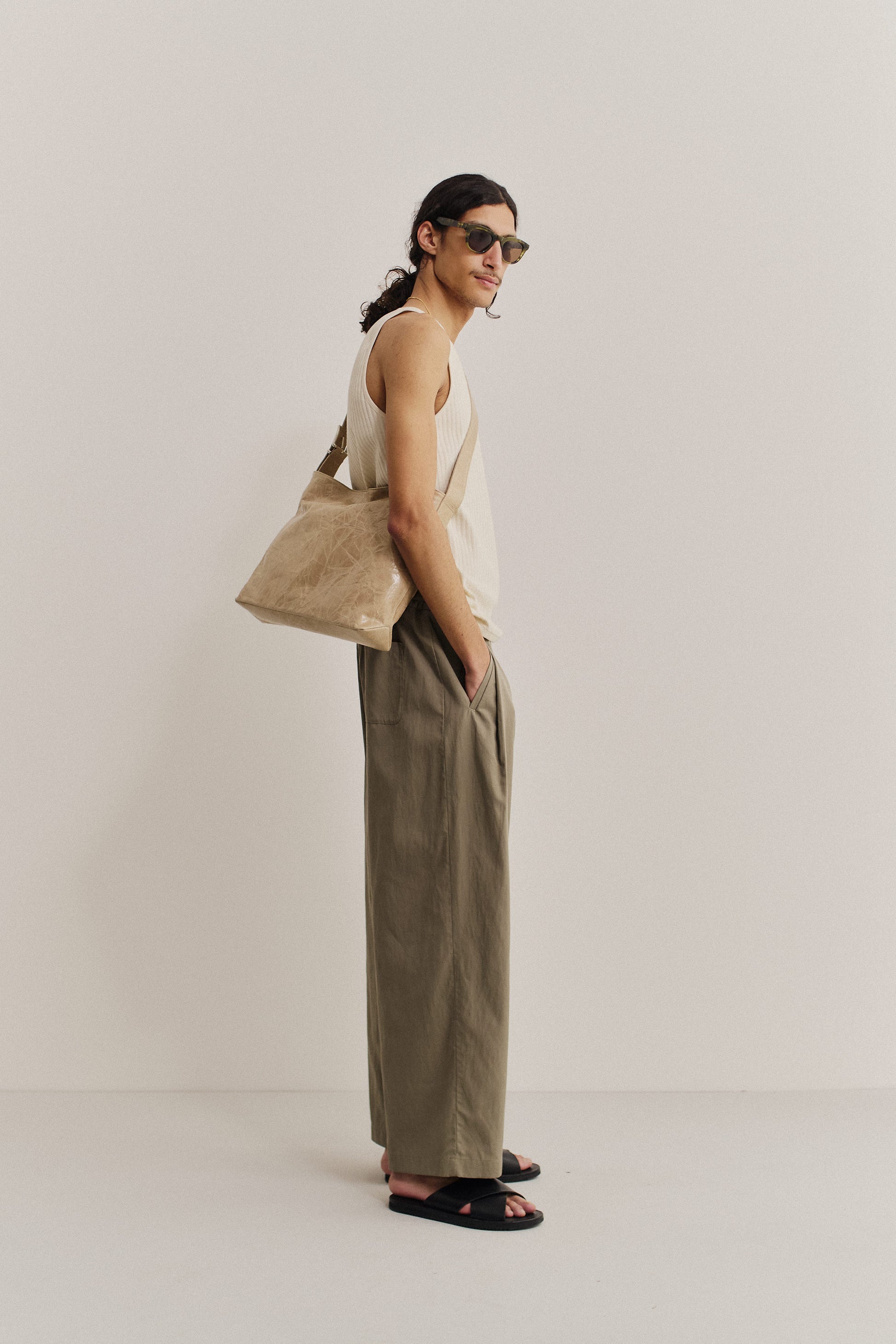 Men's accessories messenger bag, LWG-certified calf leather, naturally creased, glossy depth, beige.