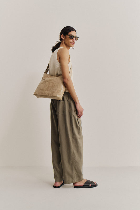 Men's accessories messenger bag, LWG-Certified calf leather, naturally creased, glossy depth, lived-in look, beige.