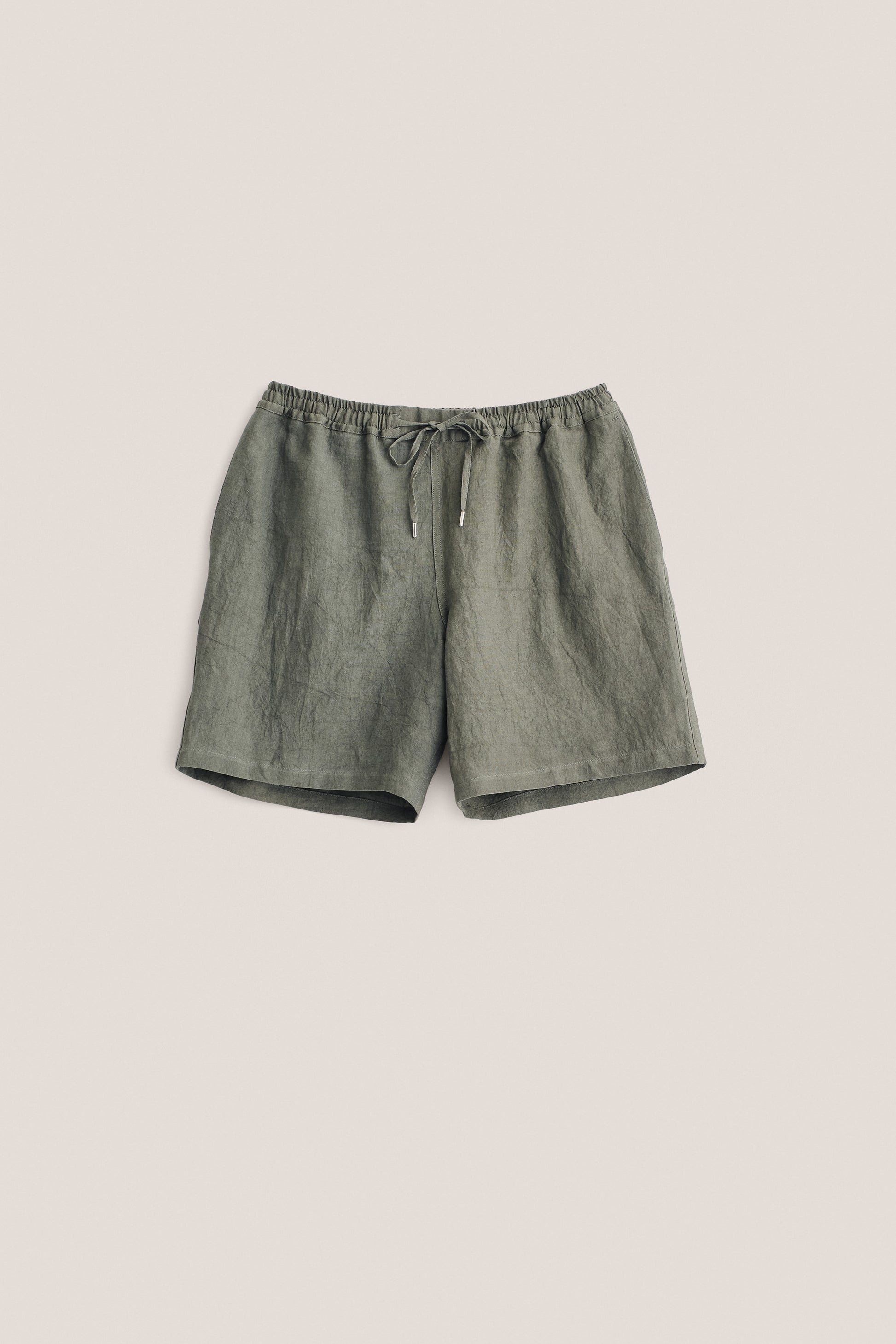 Men's shorts, 100% Japanese sun-dried linen, olive green, with elastic waist and pull cords.