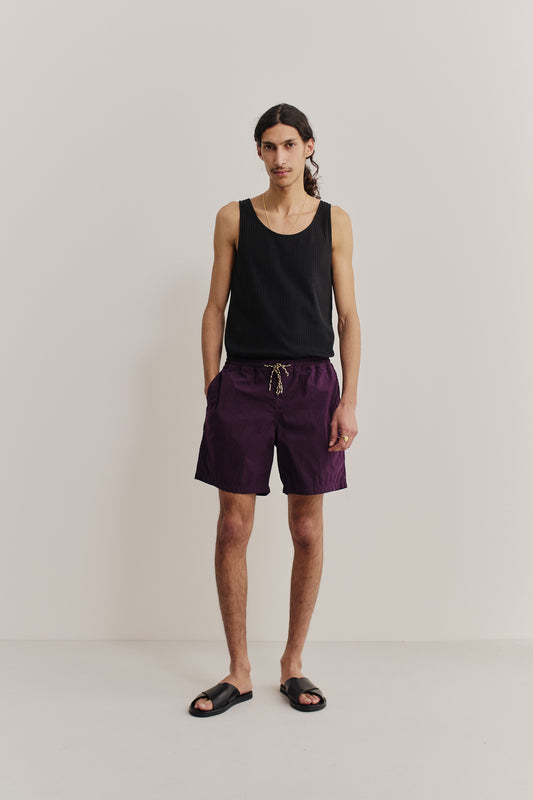 Men's shorts, recycled polyamide, garment-dyed, washed purple, with adjustable waistband and side pockets.