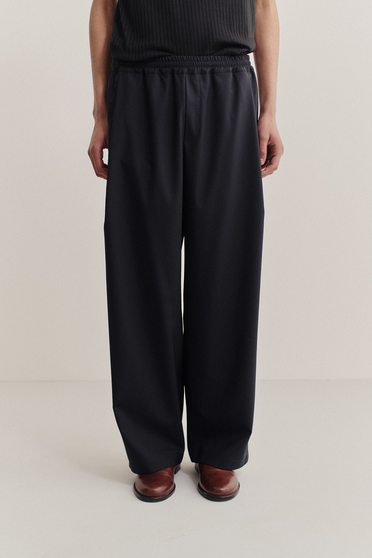 Unisex long-pants, virgin wool mohair, dark navy, wide leg, elastic waistband, front pleat, slanted welt pockets.