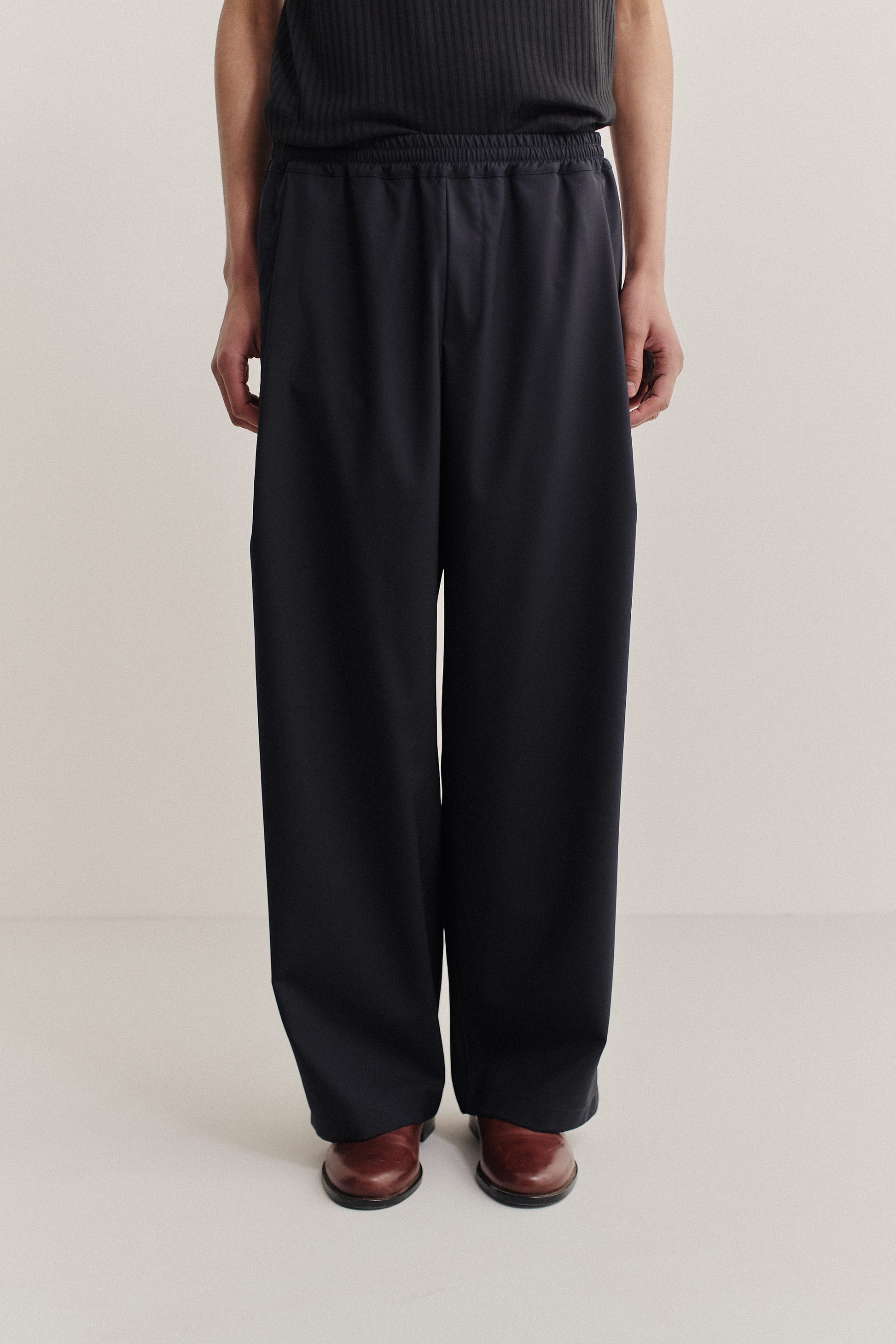 Unisex long-pants, virgin wool mohair, dark navy, wide leg, elastic waistband, front pleat, slanted welt pockets.