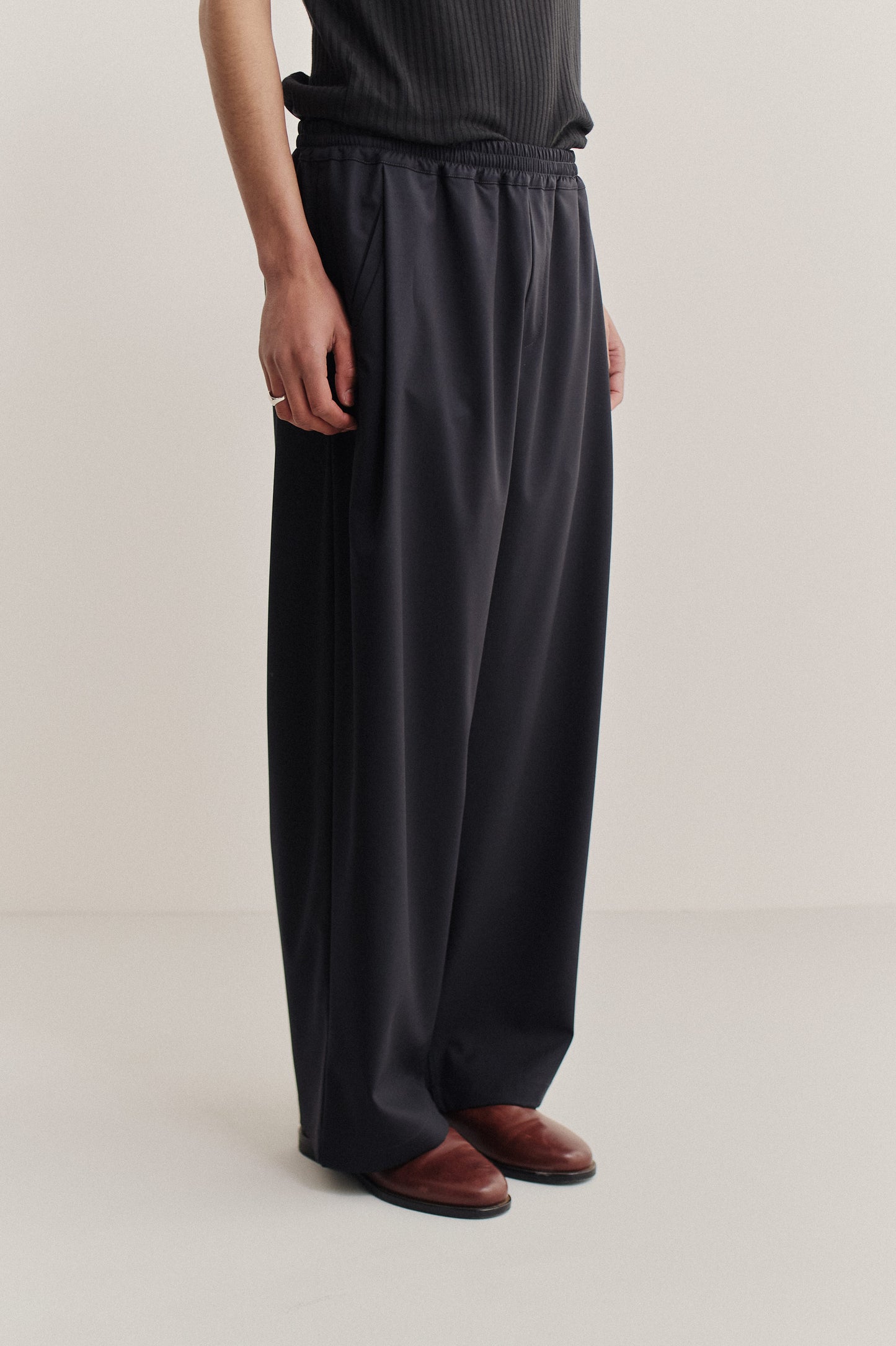 Unisex long-pants, virgin wool mohair blend, dark navy, wide leg, elastic waistband, front pleat, slanted welt pockets.