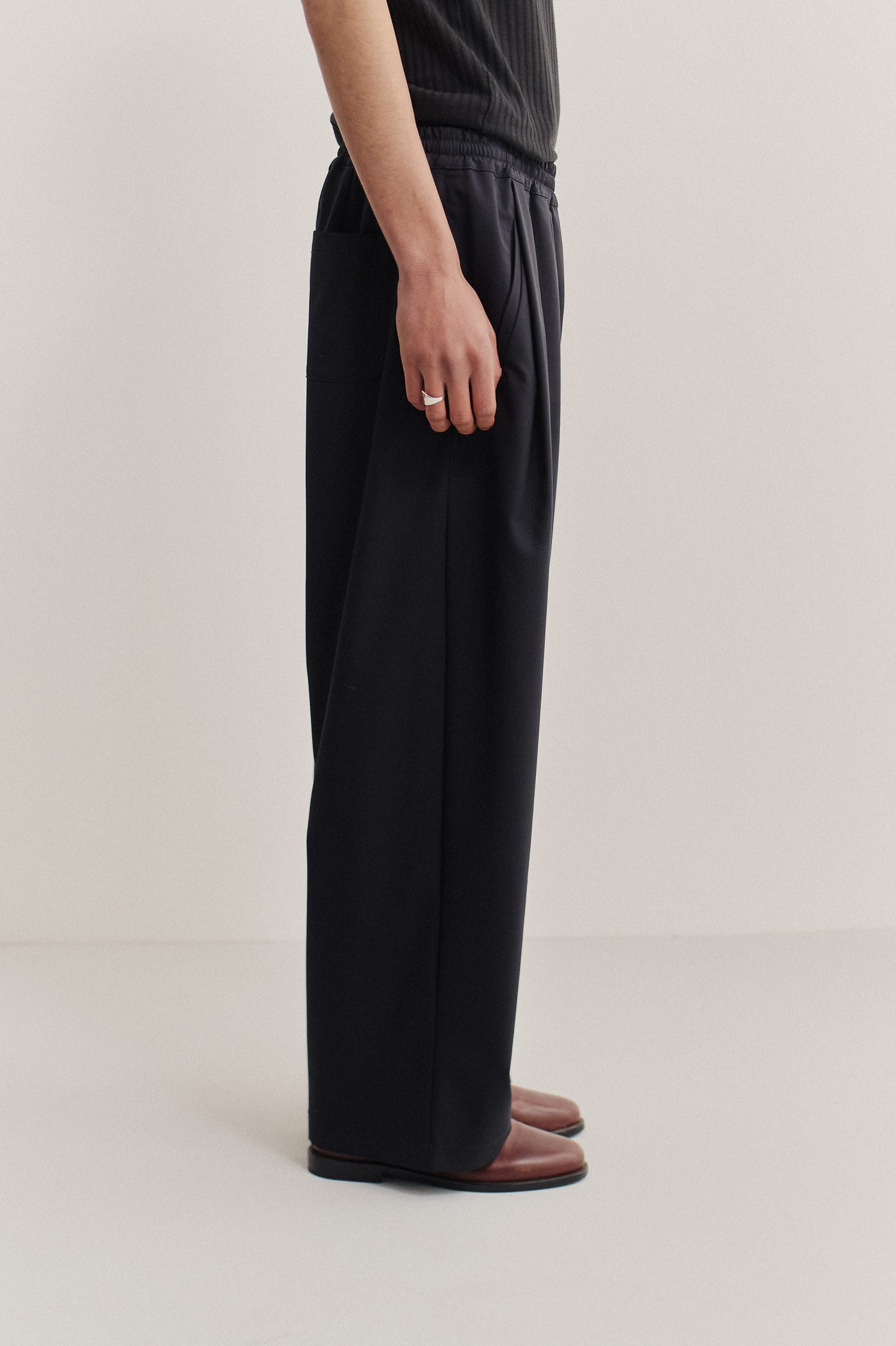 Unisex long-pants, virgin wool mohair, wide leg, front pleat, dark navy.