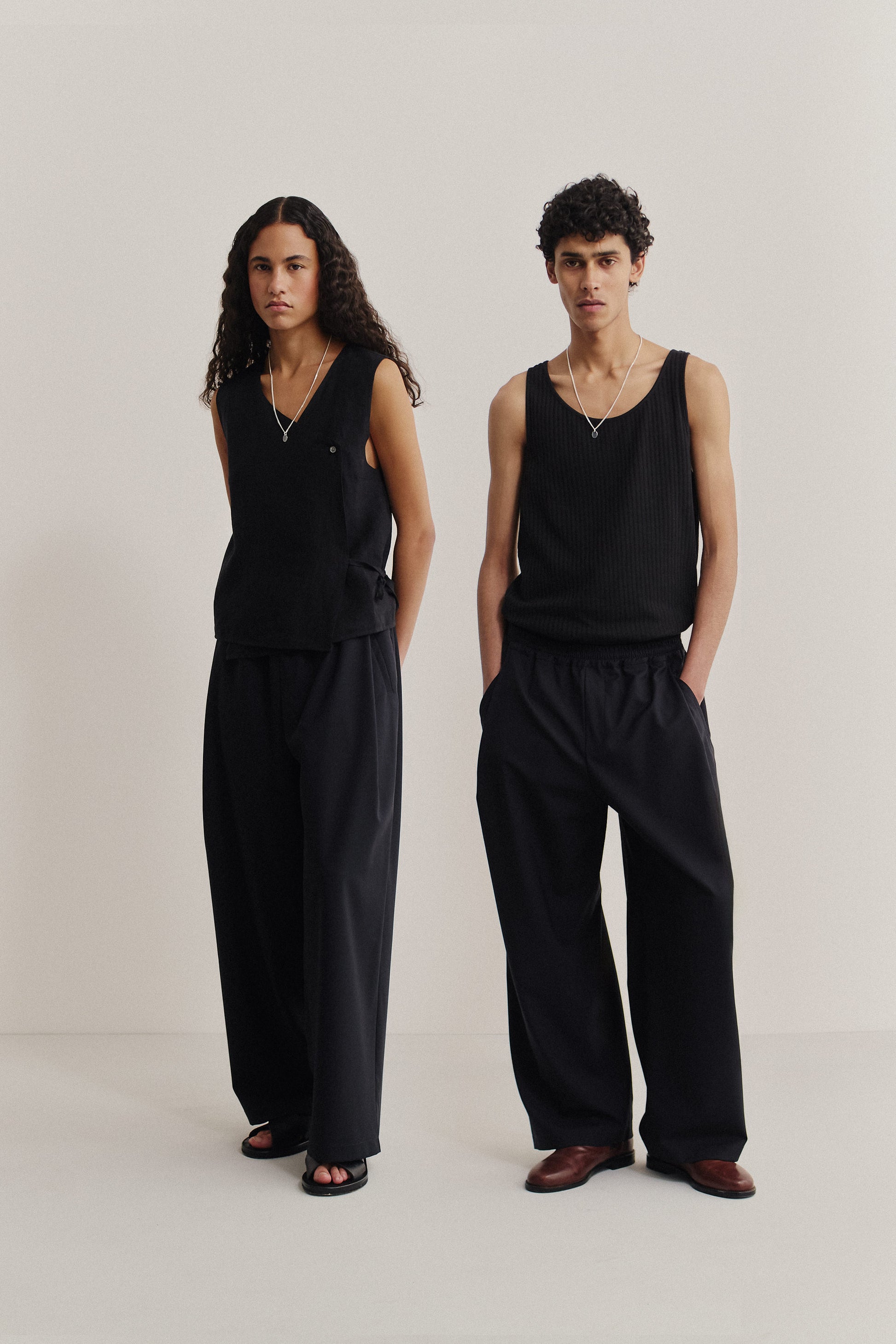 Unisex long-pants, virgin wool mohair, wide leg, front pleat, dark navy.