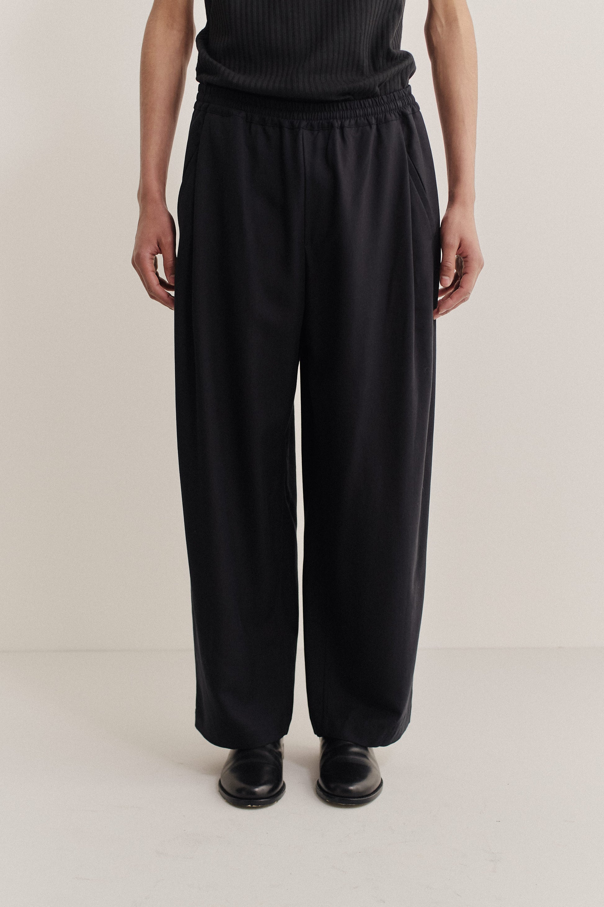 Men's pants, wide-leg lyocell heavy twill, deep black, elastic waist, front pleat, slanted welt pockets.