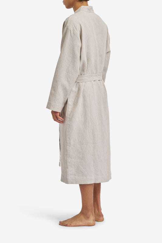 Unisex bathrobe, long-sleeved, 100% Belgian linen, flax color, with belt and patch pockets.