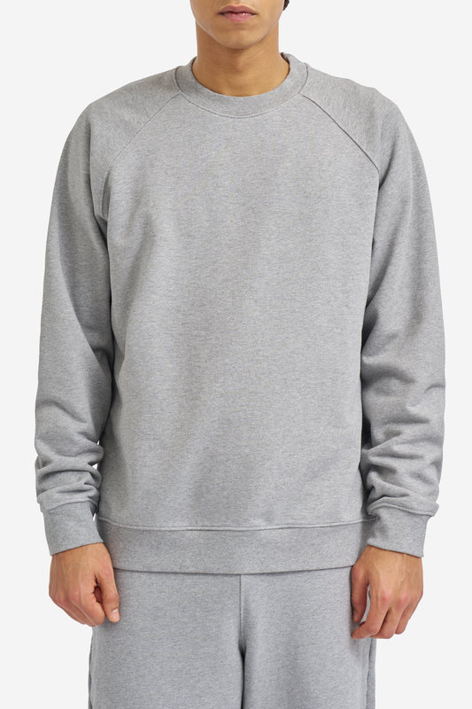 Men's knit sweater, organic cotton, pre-washed, grey melange, with raglan sleeves.