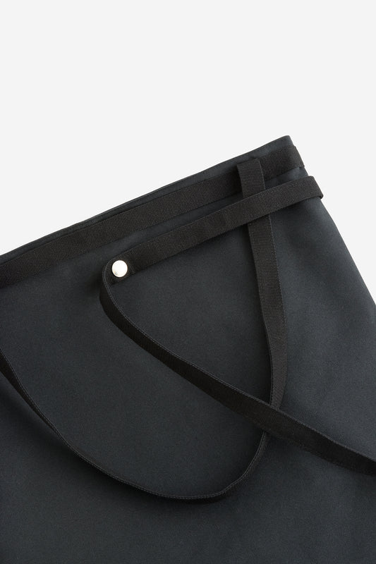Unisex accessories tote bag, recycled Ventile® cotton, water-repellent, black, with adaptable strap and snap button.