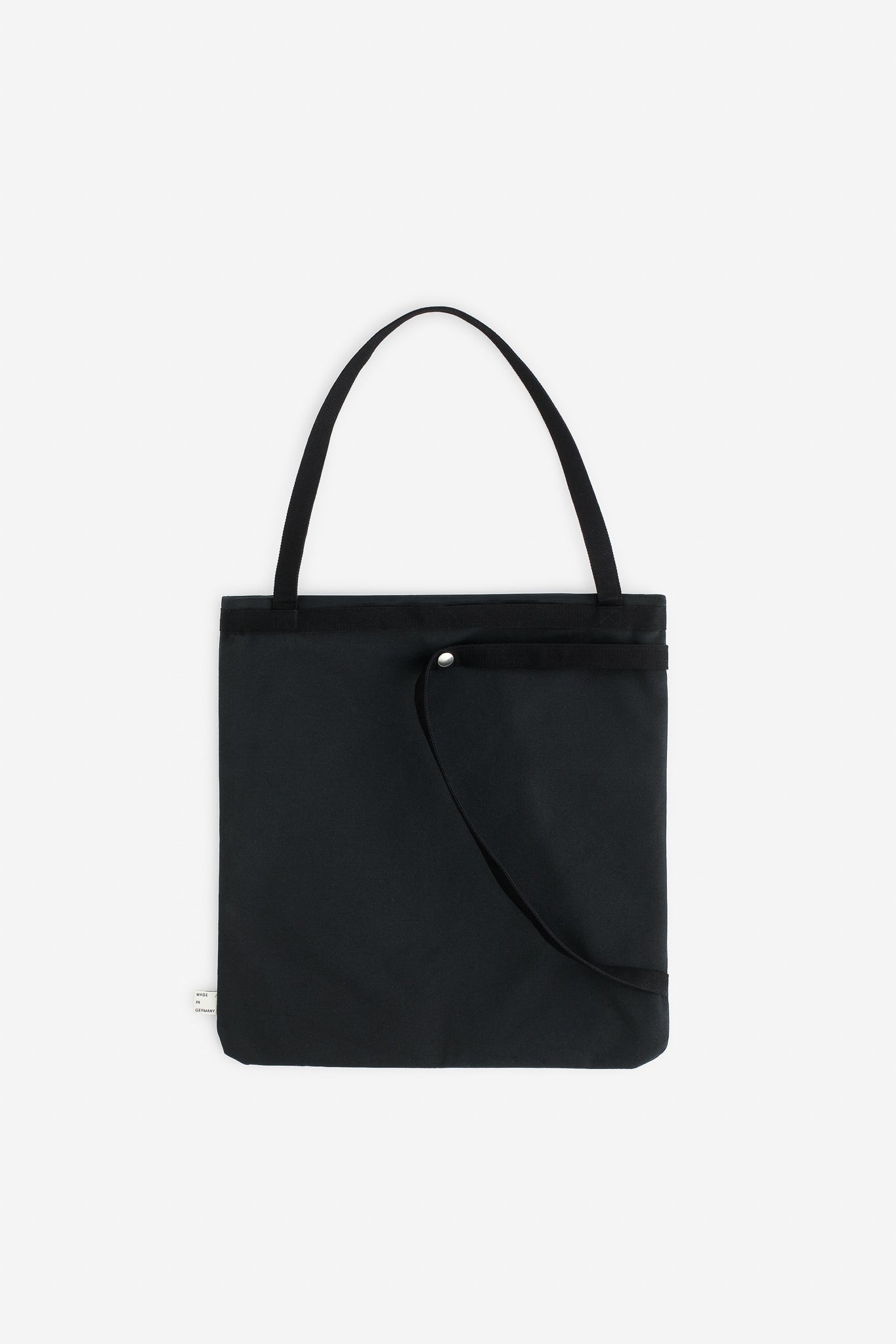 Accessories tote bag, black recycled Ventile cotton, 3-way design with adaptable strap and snap button closure.