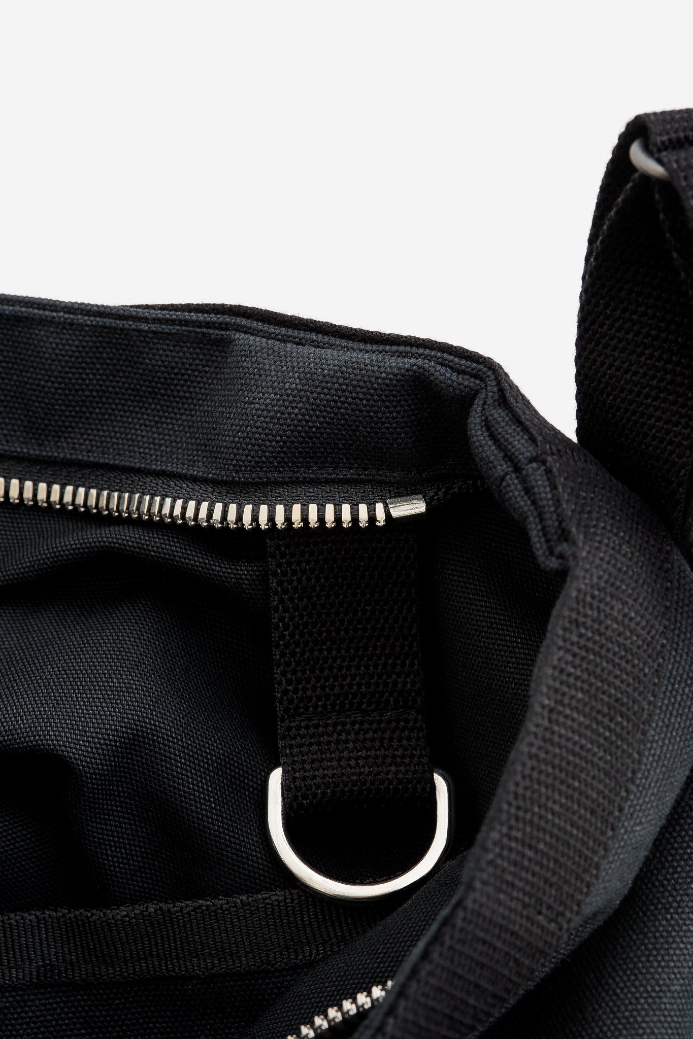 Unisex accessories bag, recycled Ventile® cotton, water-repellent, black, with silver zipper and D-ring.