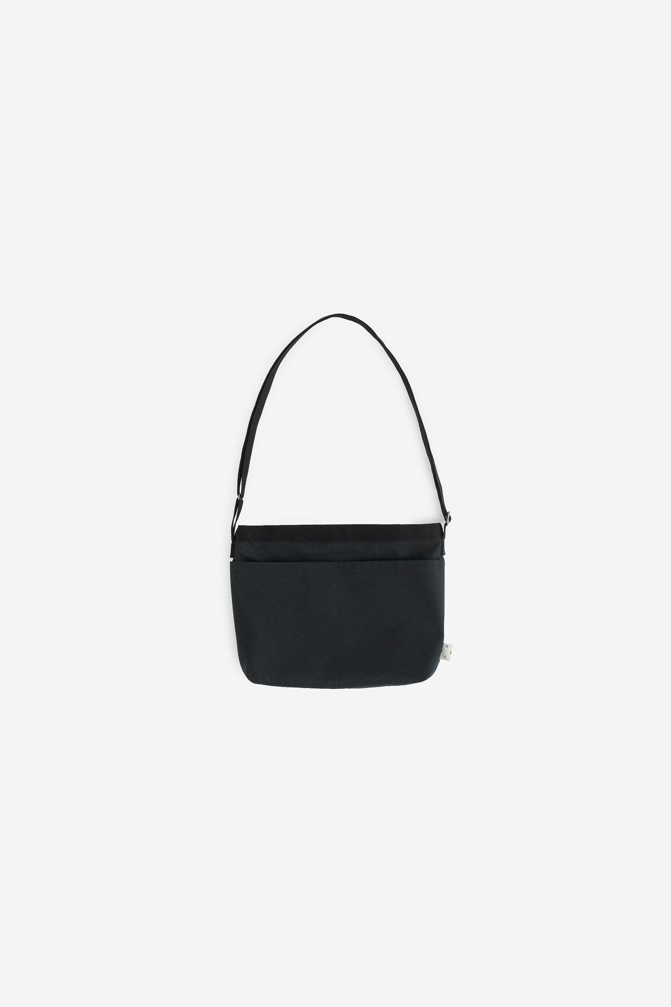 Unisex accessories bag, recycled Ventile® cotton, water-repellent, black, with adjustable crossbody strap.